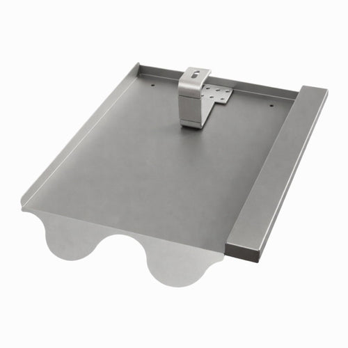 Blanker Aluminium-Blechziegel Bramac Halbstein mit montiertem Dachhaken für die Solar-Befestigung